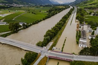 Le Rhône à Sierre a submergé l'autoroute